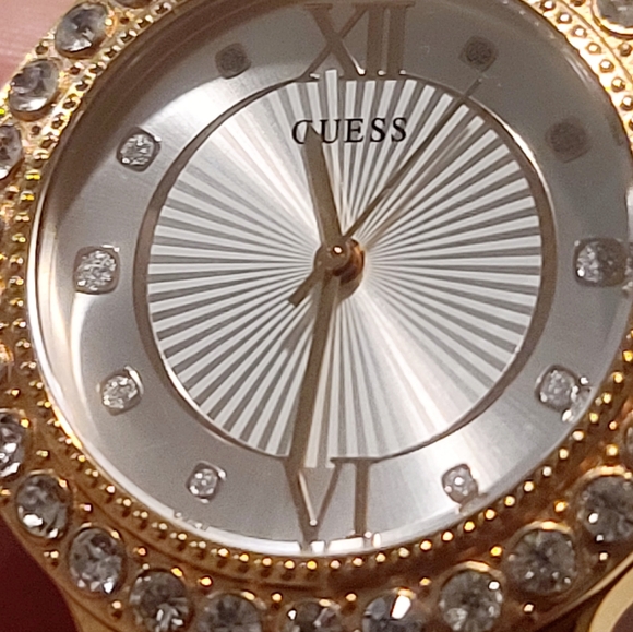 Guess Ladies Watch Gold-tone Crystal Silver Dial Rose - Picture 3 of 10